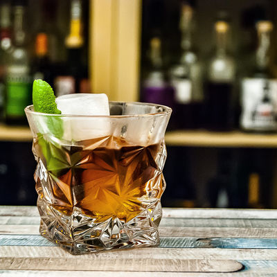 220Kg Diario de acero inoxidable máquina de hielo cubo 1650W potencia y 760 * 600 * 568mm dimensiones